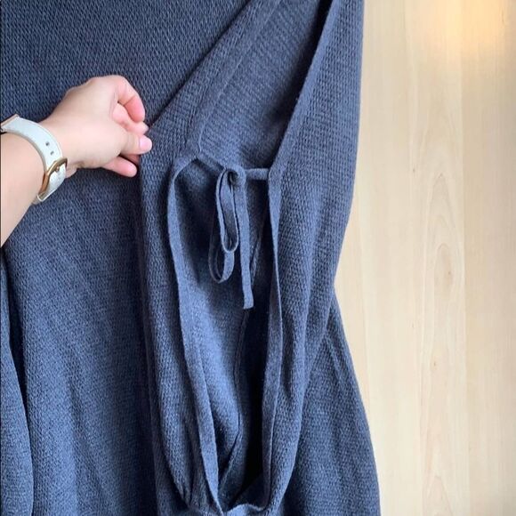 American Eagle Outfitters Solid Gray mini Sweater Cold Shoulder Dress size M - Picture 9 of 12